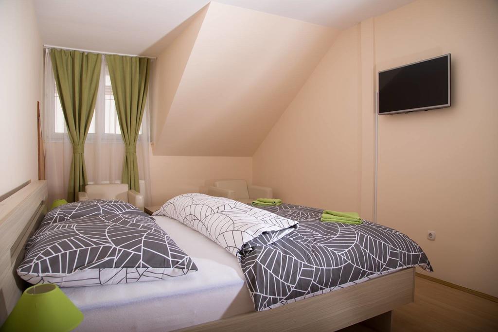 Bartok Ter Panzio Bed & Breakfast Eger Exterior photo
